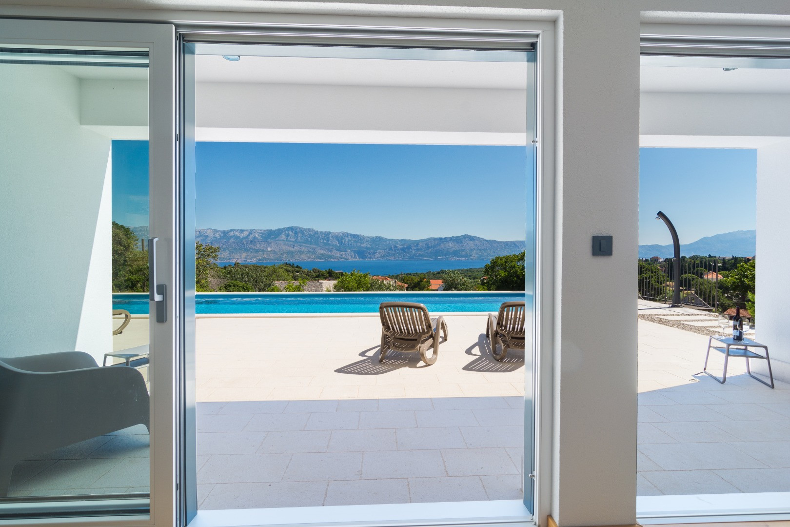PERFECT HOLIDAYS / TWO VACATION RENTALS - ISLAND OF BRAČ / CITY OMI&Scaron;, Villa Rose Zagreb