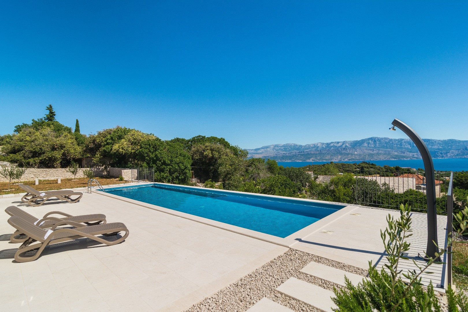 PERFECT HOLIDAYS / TWO VACATION RENTALS - ISLAND OF BRAČ / CITY OMI&Scaron;, Villa Rose Zagreb